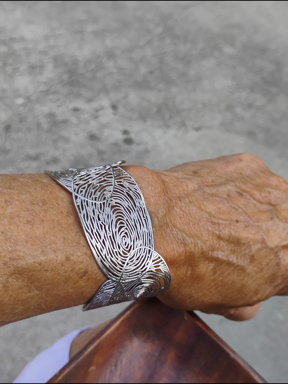 Source Unknown Silver Tone Filigree Leaf Cuff Bracelet